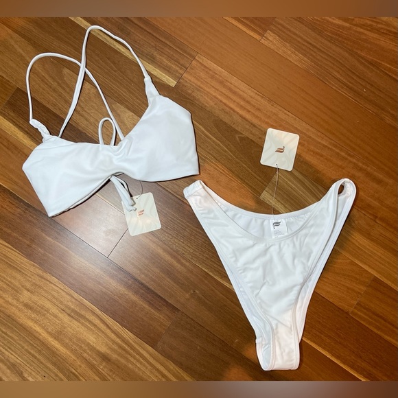 Fabletics 2 piece scoop neck swim suit - Picture 4 of 6